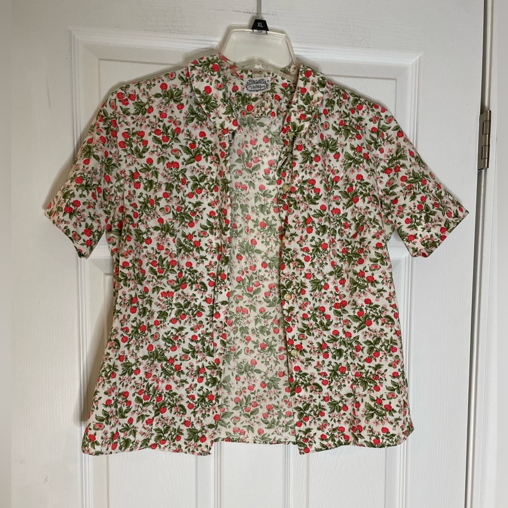 THE VILLAGER 1960's vintage strawberry print blouse